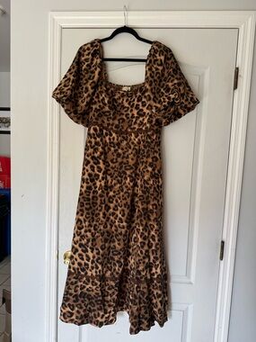 entro Leopard Print Puff-Sleeve Midi Dress in Brown and Black